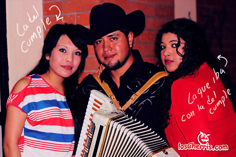 Los Cherris - Caos Sport Bar