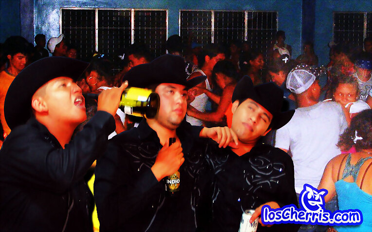 Los Cherris reciviendo el 2014