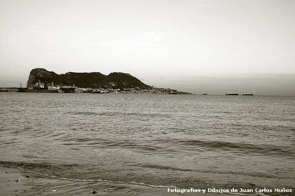 Gibtraltar desde la playa de Guadarranque
