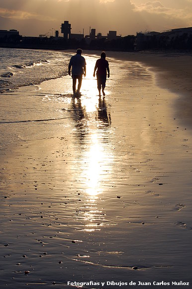 PASEO POR LA PLAYA EN OTOÑO