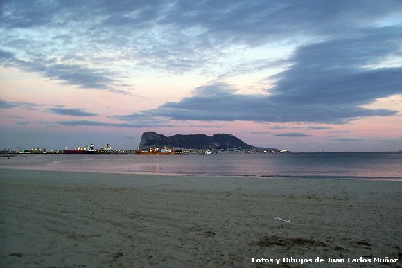 Gibraltar desde la playa de Guadaranque