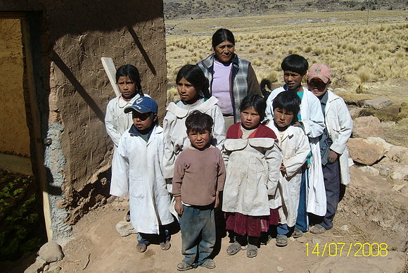 Bolivia: Escuelita en región de Bolívar ( Andes)