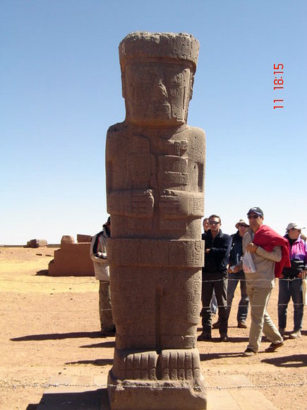 Bolivia08: Monolito ruinas preincas en Tiwanaku