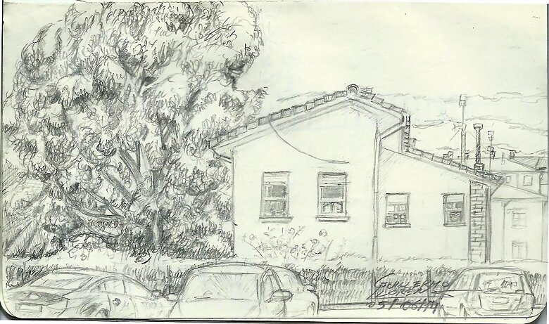 Escuela infantil y árbol del parque de Roces