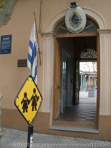 la entrada por Manuel Oribe...