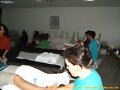 Alumnos/as dando masaje