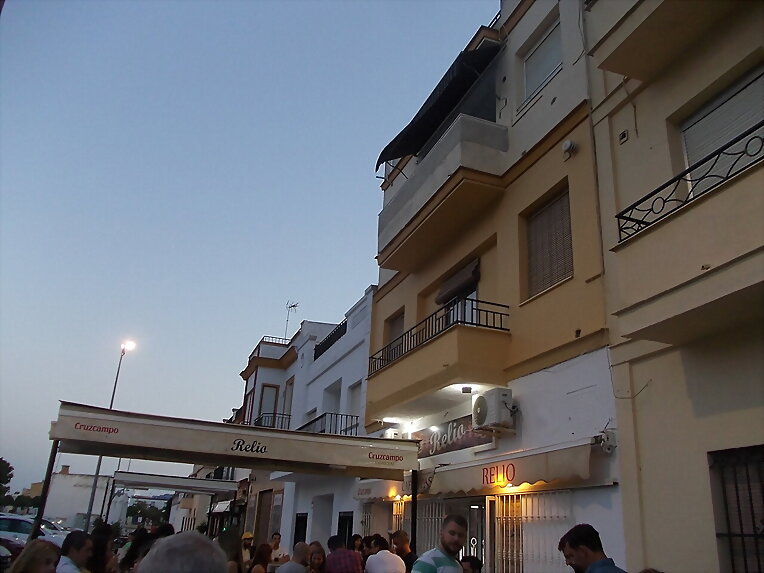 Tarde-noche de sábado