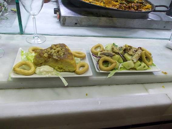 Un mercado con tapas II