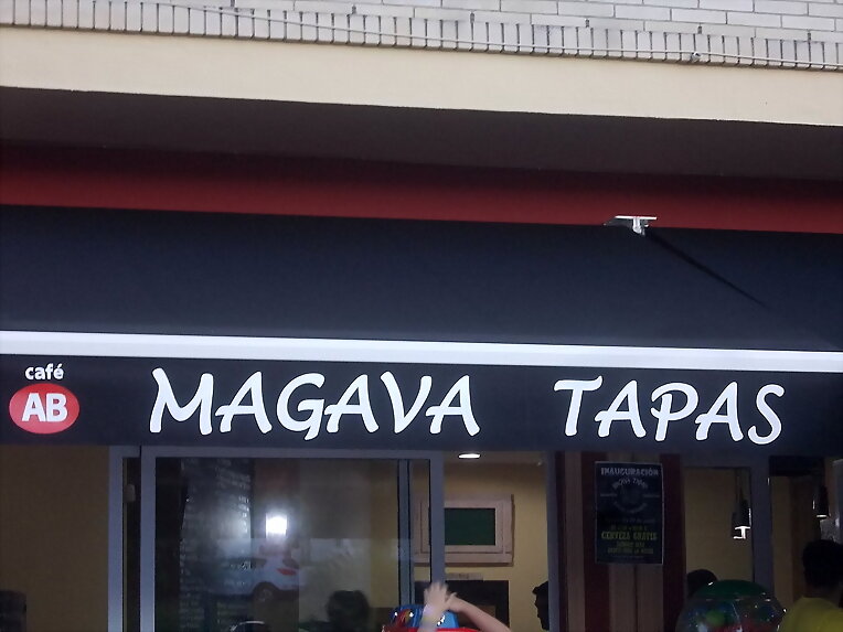 Inauguración de un bar de tapas