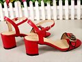 Sandalias 2 tiras en rojo con broche