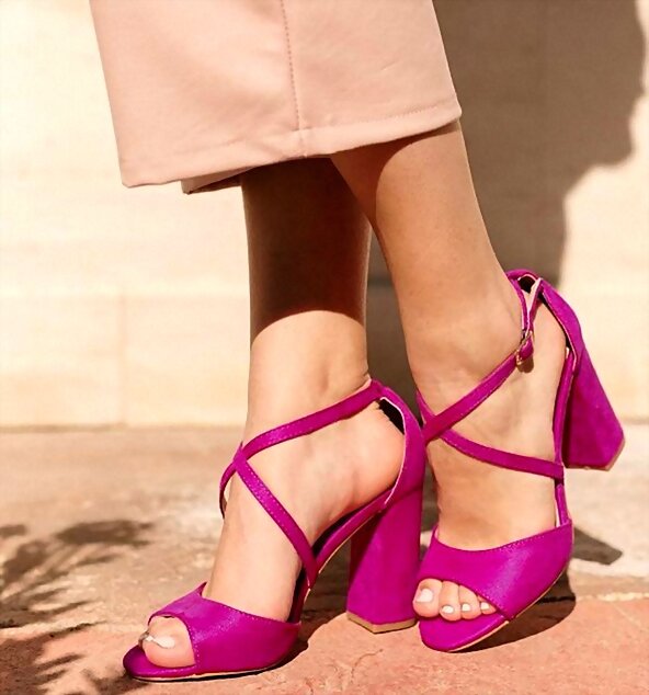 Sandalias tacón en XI en violeta