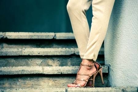 Sandalias tacon marron en doble H