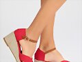 Sandalias cu&ntilde;a en X, en rojo