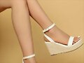 Sandalias cu&ntilde;a 2 tiras en blanco