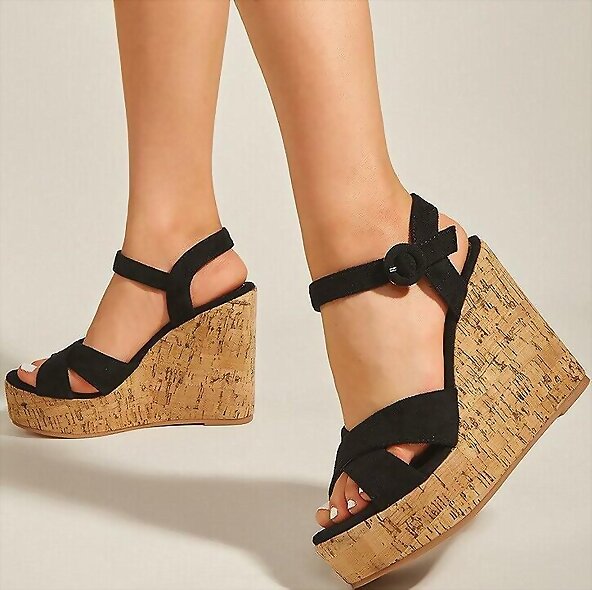 Sandalias cuña en XI en negro