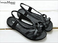Sandalias planas playeras, en negro (lat. frontal)