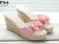 Sandalias cu&ntilde;a topos y lacito, en rosa (det. later