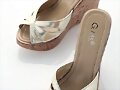 Sandalias cu&ntilde;a en plateado (frontal)