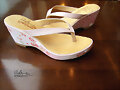 Sandalias japonesas cu&ntilde;a, en beige (lateral)