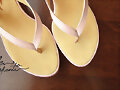 Sandalias japonesas cu&ntilde;a, en beige (det. frontal)