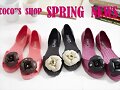 Sandalias planas pl&aacute;stico, con flor, en 3 colores