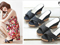Sandalias cu&ntilde;a en X, en negro a topos (lateral)