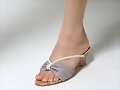 Sandalias cu&ntilde;a tira sujeci&oacute;n en lila (frontal)