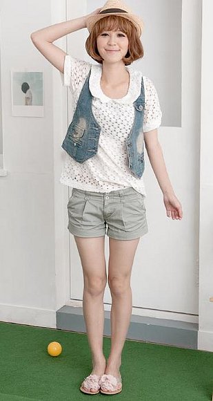 Sandalias dedo planas con flor, en beige (frontal)