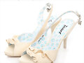 Sandalias retro de tac&oacute;n, en beige (detalle)