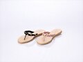 Sandalias planas de dedo, en rosa y en negro