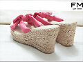 Sandalias cu&ntilde;a en X, con lacito, en rosa (post.)