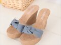 Sandalias cu&ntilde;a anudadas, en azul