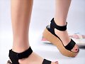 Sandalias tira plataforma en negro (lateral)