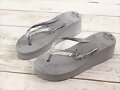 Sandalias cu&ntilde;a dedo en gris