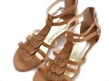 Sandalias planas tal&oacute;n cubierto, en marr&oacute;n