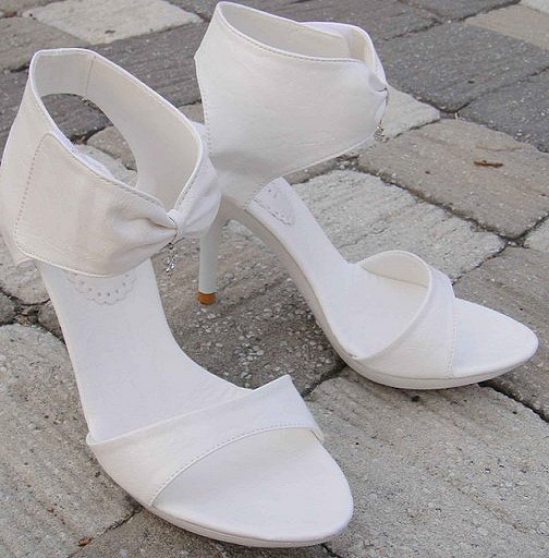 Sandalias tacón lazo al tobillo, en blanco