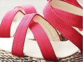 Sandalias cu&ntilde;a 8 tiras, en rojo (detalle costuras)