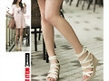 Sandalias cu&ntilde;a 8 tiras, en blanco