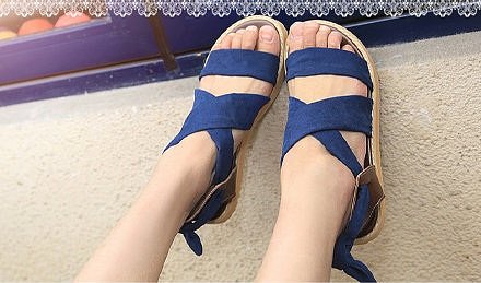 Sandalias planas en X con lacito, en azul marino