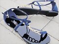 Sandalias planas con cadena, en azul