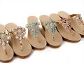 Sandalias cu&ntilde;a de dedo, con pedrer&iacute;a, en 3 colores