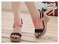 Sandalias cu&ntilde;a multicolor con hebilla (frontal)
