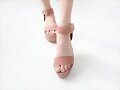 Sandalias de suela-cu&ntilde;a, en marr&oacute;n (frontal)