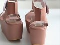 Sandalias de suela-cu&ntilde;a, en marr&oacute;n (det. post.)