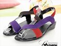 Sandalias planas tricolor