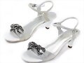Sandalias cl&aacute;sicas tac&oacute;n, en plateado