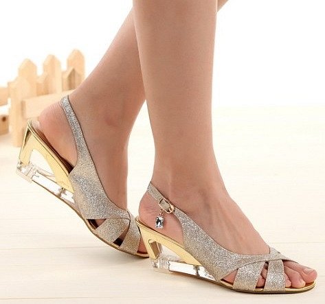 Sandalias cuña de vidrio, en dorado (lateral)