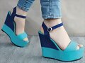 Sandalias cu&ntilde;a con plataforma,en azul (lateral)