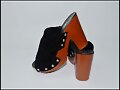 Sandalias tac&oacute;n en X tipo zueco, en negro