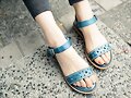 Sandalias planas Apple Nana, en azul (detalle)